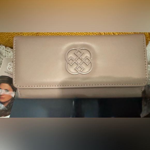 Daisy Fuentes Handbags - Daisy Fuentes Blush Women's Clutch Clutch-NWT